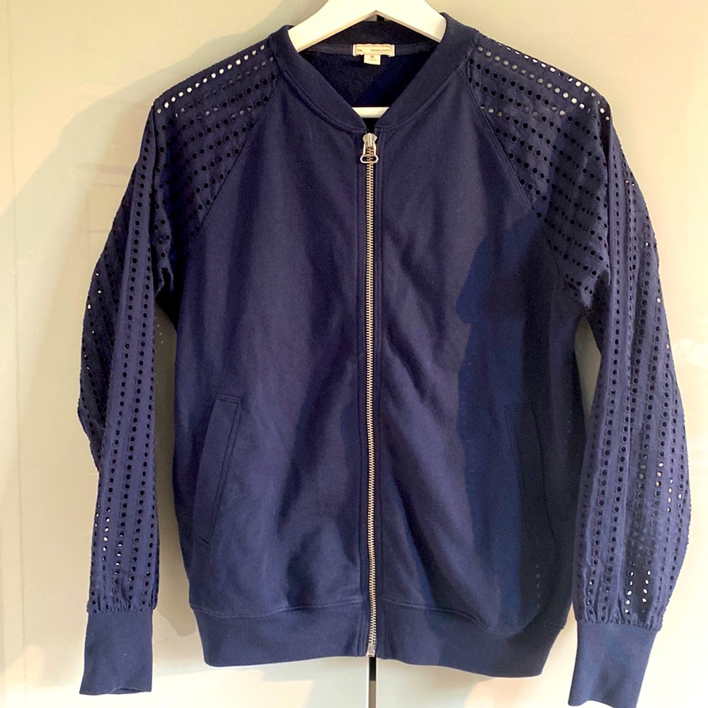 Bomber jacket with eyelet fabric in the arms